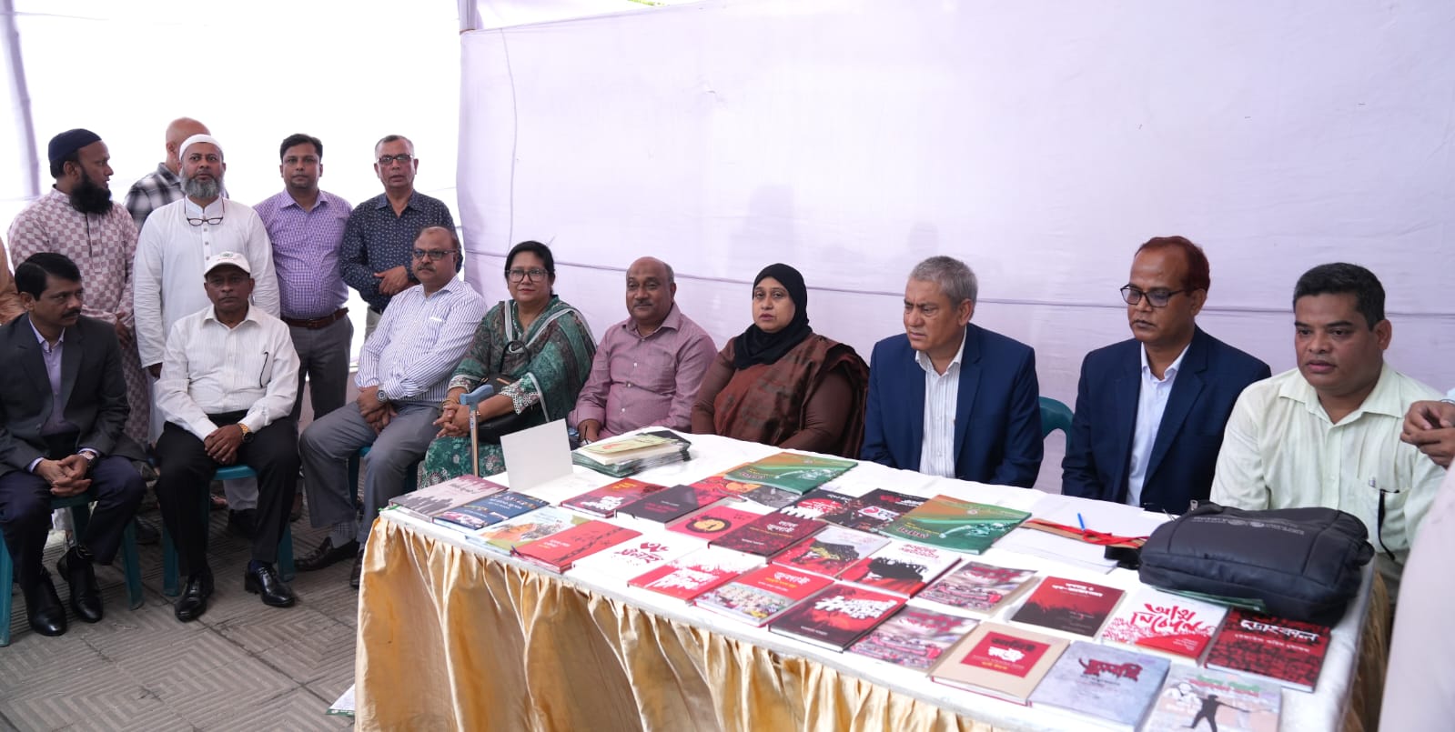 অগ্রণী ব্যাংকে রক্তদান ও দেয়ালিকা ‘দ্রোহ’ প্রকাশ